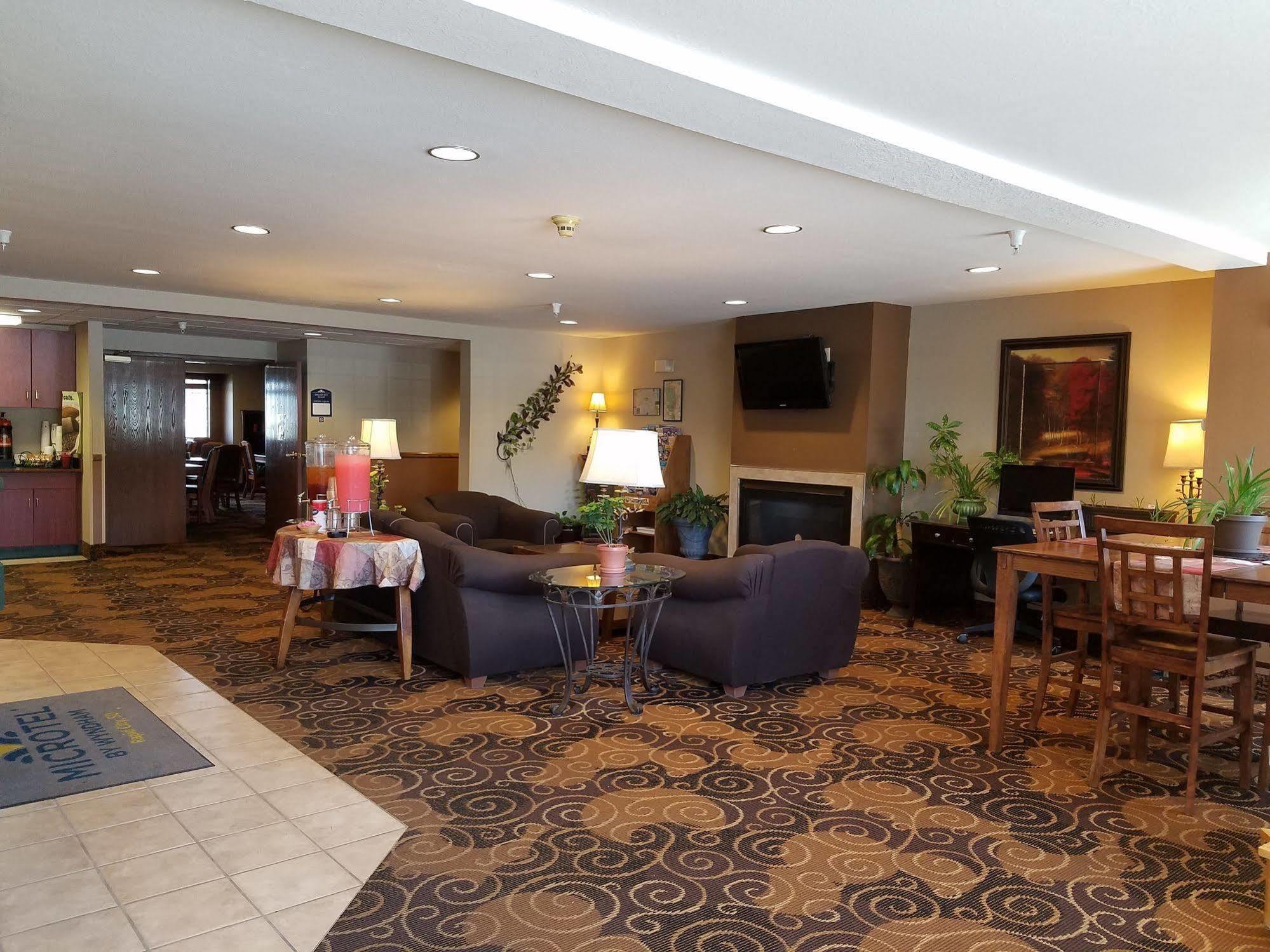 Microtel Inn & Suites By Wyndham Rapid City Exteriör bild